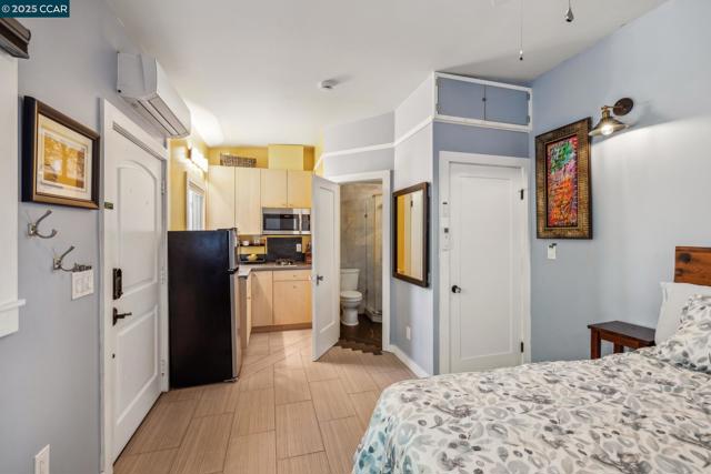 3036 Delaware St, Oakland CA: https://media.crmls.org/mediaz/c6ff1d24-f490-4afe-86a7-6a7397964f62.jpg