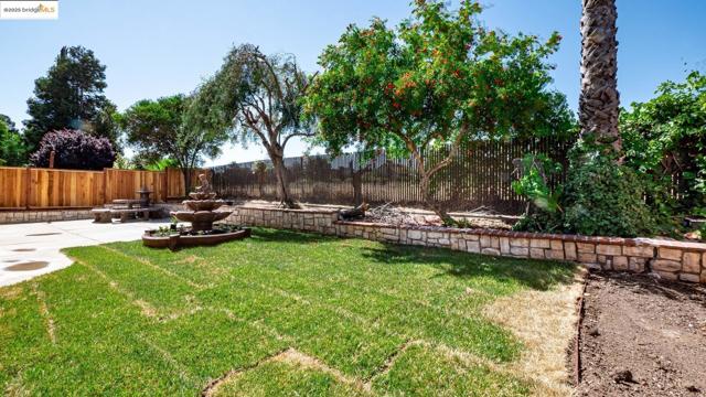 632 Burwood WAY, Antioch CA: https://media.crmls.org/mediaz/c6ff5724-4b00-4f88-8d8f-e75a7f51bb98.jpg
