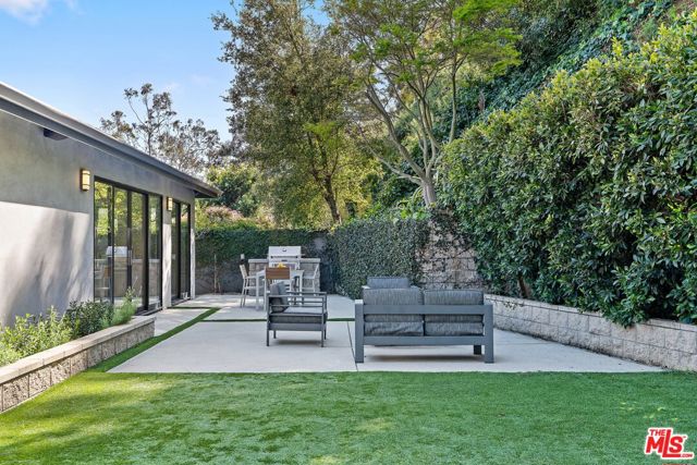 2829 Westbrook Avenue, Los Angeles CA: https://media.crmls.org/mediaz/c6ff9d13-f538-4073-86d1-fd3315ce7c93.jpg