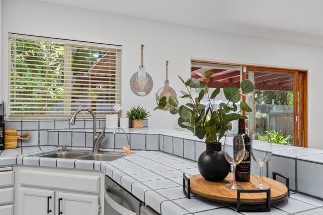 1101 Greenwood Place, Salinas CA: https://media.crmls.org/mediaz/c70026cc-ebe6-4654-8f7f-9d9857870ebd.jpg