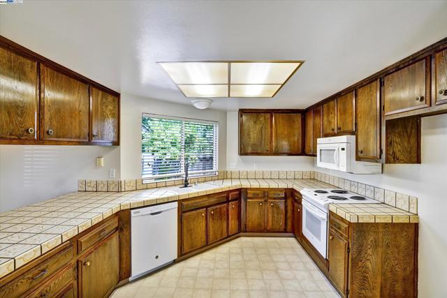 901 Basalt Way, Antioch CA: https://media.crmls.org/mediaz/c7003ee4-e1ba-438e-a2f8-0e298b31ee24.jpg