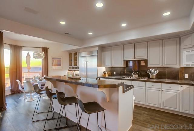 510 Neptune, Encinitas CA: https://media.crmls.org/mediaz/c70055d0-bd41-48b6-9d77-e00084572fa6.jpg