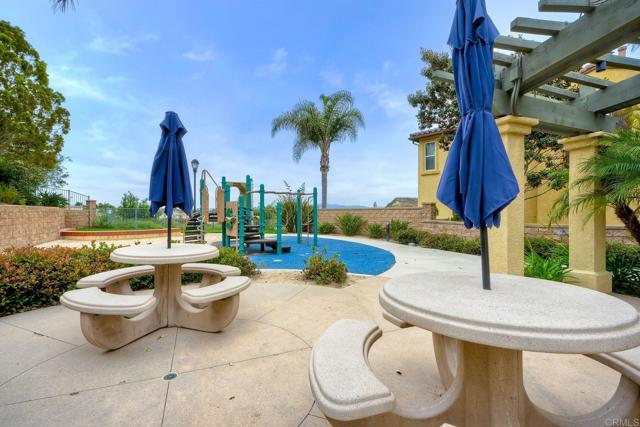 4049 Peninsula Drive, Carlsbad CA: https://media.crmls.org/mediaz/c7009196-5710-46e4-9b4e-fb10f8d3bbab.jpg
