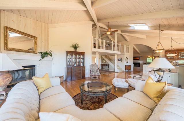 15847 Pleasant Valley Lane, Salinas CA: https://media.crmls.org/mediaz/c7012c1a-6f7a-4bca-8a08-b073b7fda398.jpg