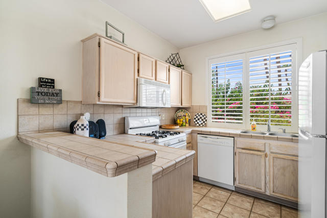 78948 Waterford Lane, Palm Desert CA: https://media.crmls.org/mediaz/c701546e-2d3b-40aa-b2d6-6c8264b730ef.jpg