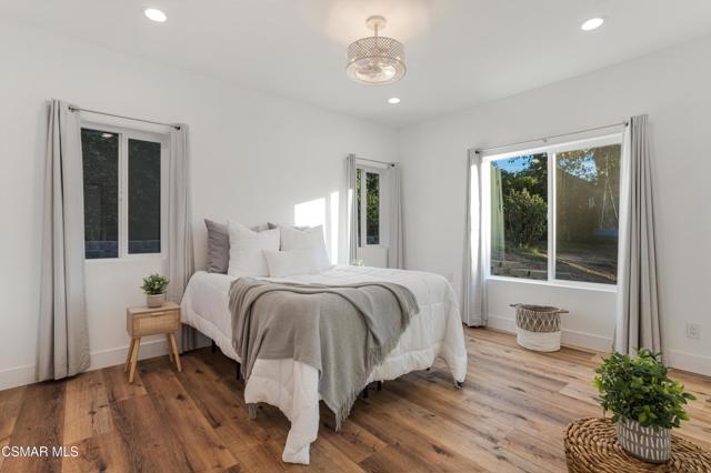 568 Bristol Avenue, Simi Valley CA: https://media.crmls.org/mediaz/c7016cfa-c937-4f22-b402-0a5b1368c3e1.jpg