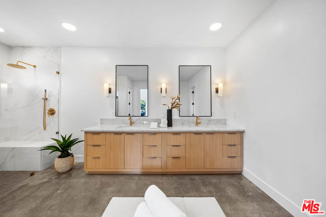 32070 Via Vera, Bonsall CA: https://media.crmls.org/mediaz/c701b6e4-c64a-4ad2-b9a2-65c8e28bc568.jpg
