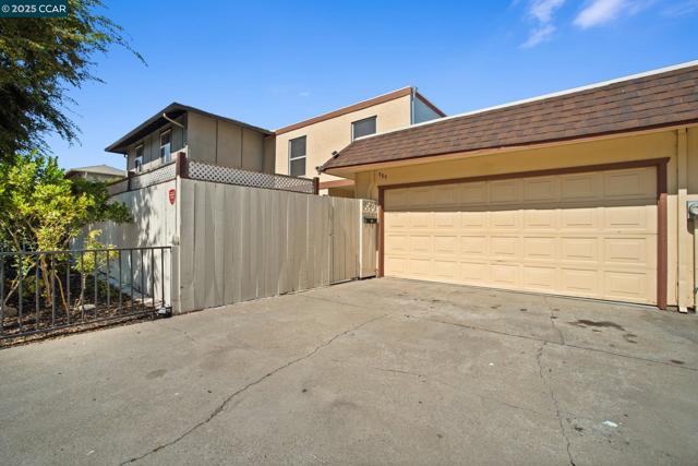 989 Parkside Dr, Richmond CA: https://media.crmls.org/mediaz/c701eba9-8021-4ac8-82e9-197a96ef7c1e.jpg