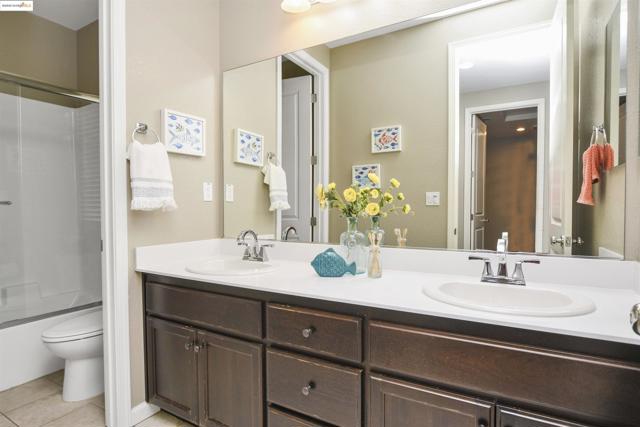 847 Dunmore St, Oakley CA: https://media.crmls.org/mediaz/c7027404-b8ac-40df-bb5b-26a8bf173292.jpg