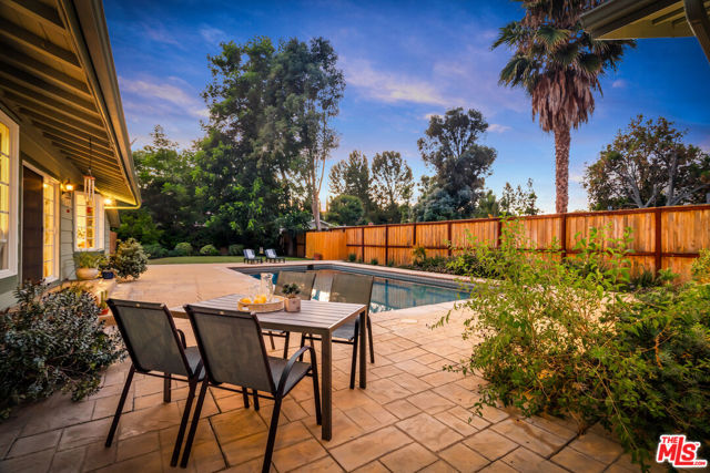 6001 Oakdale Avenue, Woodland Hills CA: https://media.crmls.org/mediaz/c7030251-056c-4b05-b534-0615c9f434b9.jpg