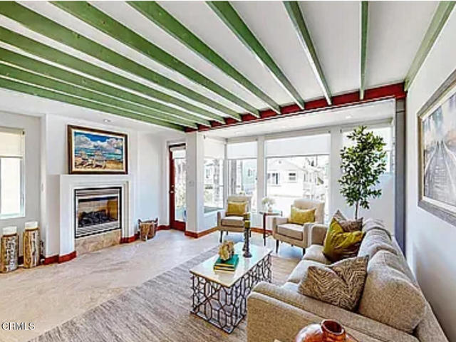 264 melrose Drive, Oxnard CA: https://media.crmls.org/mediaz/c703c34f-1580-4582-80e0-a3ae8e56df53.jpg