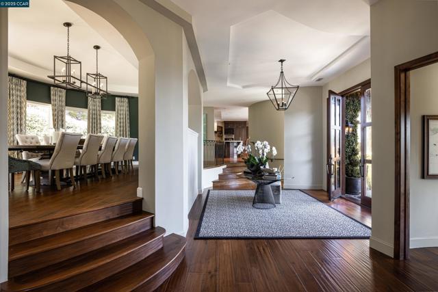 42 Tappan Ln, Orinda CA: https://media.crmls.org/mediaz/c7046d11-0217-4921-87d5-7a98803f6f90.jpg