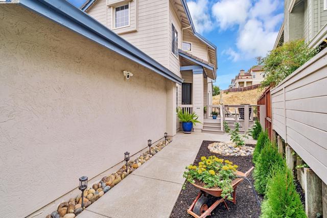 47 Summer Hill Court, Danville CA: https://media.crmls.org/mediaz/c7048beb-7574-4e05-beb9-749d7e8fddc8.jpg