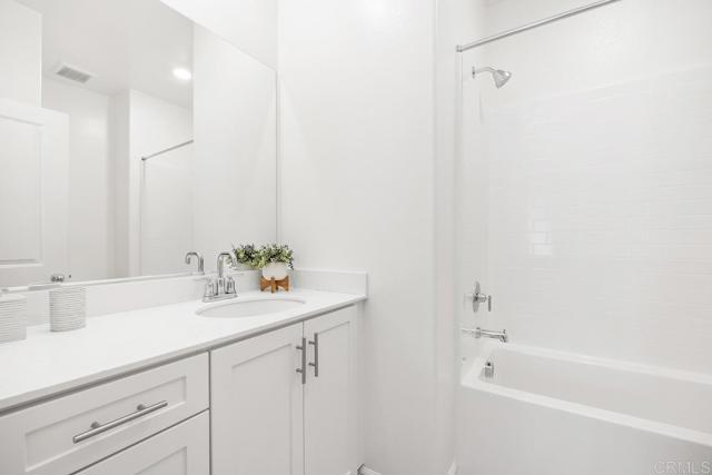 Detail Gallery Image 27 of 41 For 1047 Arrowood Trail, Vista,  CA 92081 - 3 Beds | 2/1 Baths