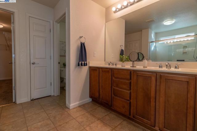 1526 Cat Tail Dr, Stockton CA: https://media.crmls.org/mediaz/c7058786-55bb-4c66-905c-ef2cfb7c2170.jpg