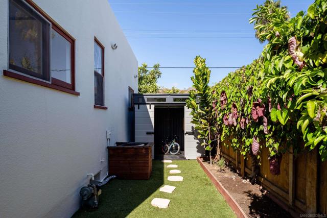 3077 Landis St, San Diego CA: https://media.crmls.org/mediaz/c705ab43-7aaa-44b6-bafe-08817faf7196.jpg