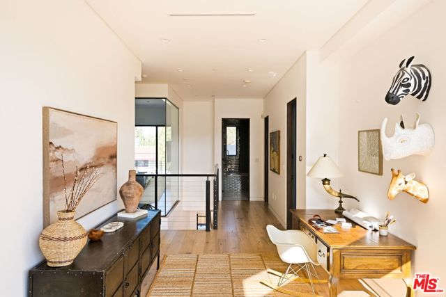 425 N Alfred Street, Los Angeles CA: https://media.crmls.org/mediaz/c705b949-09ef-4c45-8ff0-58f41b210790.jpg