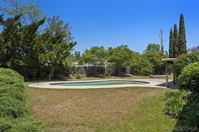 3718 Barbic Ct, Spring Valley CA: https://media.crmls.org/mediaz/c705c9b3-7f62-4038-b4b7-2c75f847727b.jpg