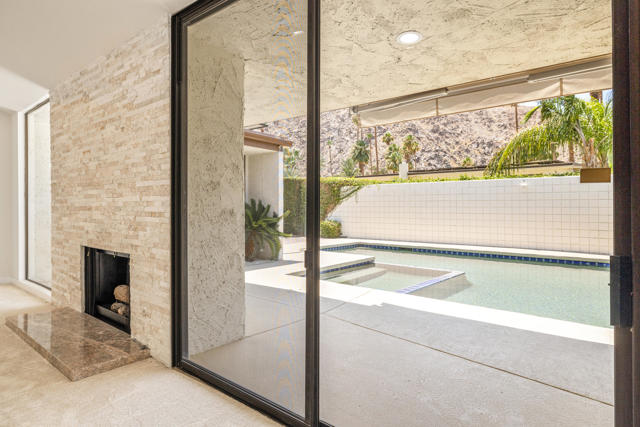 46428 War Bonnet Circle, Indian Wells CA: https://media.crmls.org/mediaz/c7066f27-756d-439c-b44f-8d9cf9e05ead.jpg