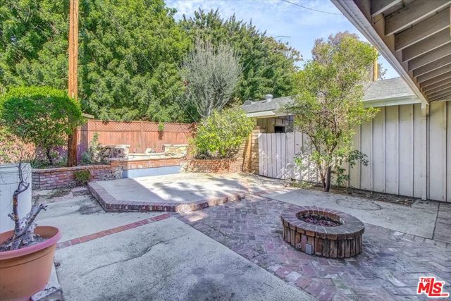 Image 27 of 32 For 14301 Hortense Street