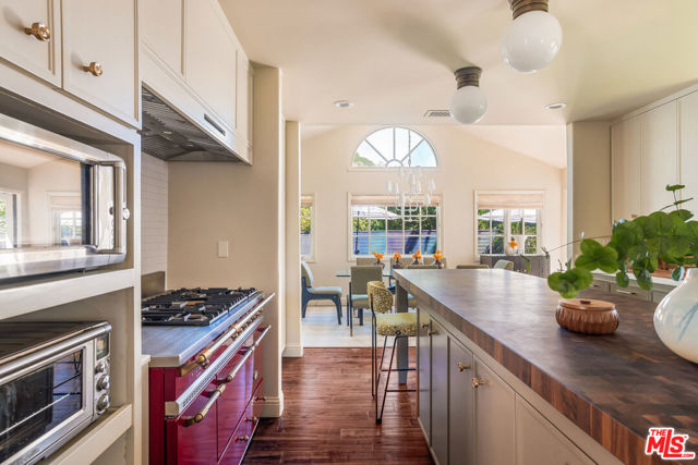 2770 La Castana Drive, Los Angeles CA: https://media.crmls.org/mediaz/c7074656-b63c-4a9c-b3f3-d5529ae29597.jpg