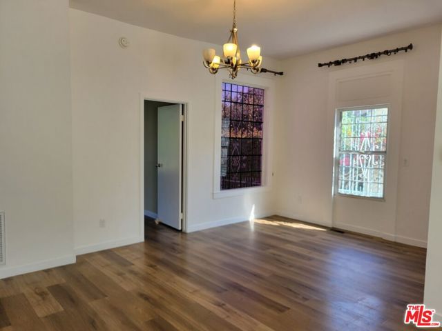 1216 S Lucerne Boulevard, Los Angeles CA: https://media.crmls.org/mediaz/c707aff0-6ce5-4e31-aa4c-7fcf08f3a1cf.jpg