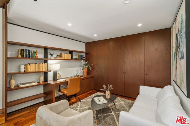 1005 Elden Way, Beverly Hills CA: https://media.crmls.org/mediaz/c7081db4-1561-42ef-891d-8bf59d0fdc6b.jpg