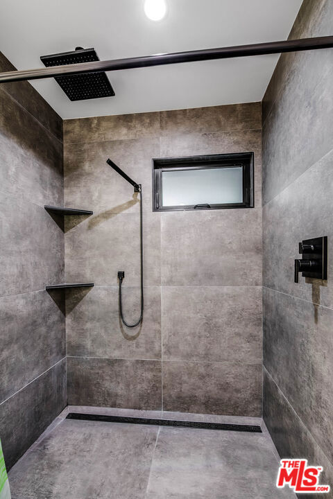 https://media.crmls.org/mediaz/c7087928-7b4e-4593-880f-2dde9c06a662.jpg?preset=X-Large