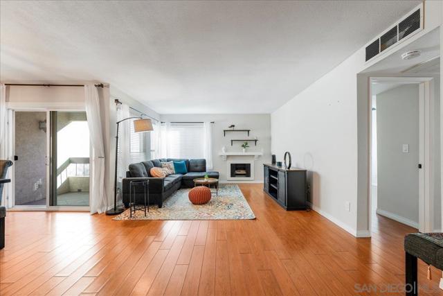 6747 Friars Rd, San Diego CA: https://media.crmls.org/mediaz/c708829c-17c4-4695-94a5-b097e401a2cb.jpg