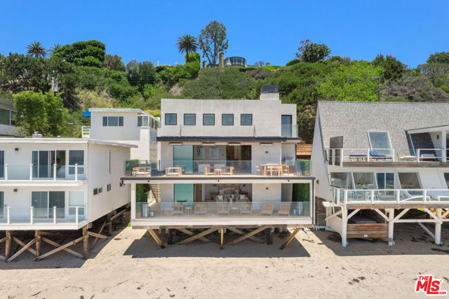 24818 Malibu Road, Malibu CA: https://media.crmls.org/mediaz/c708bcb8-2683-4bd4-ae5e-d7f0dfd0dde0.jpg