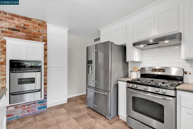 240 CASTLE GLEN ROAD, Walnut Creek CA: https://media.crmls.org/mediaz/c708e568-b7ea-4668-9d23-21f81e6d02bc.jpg