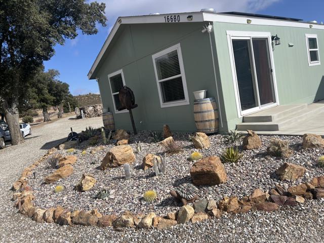 16680 Valley Hi Drive, Banning CA: https://media.crmls.org/mediaz/c708e7ce-3e33-454d-8013-9c9f6750658b.jpg