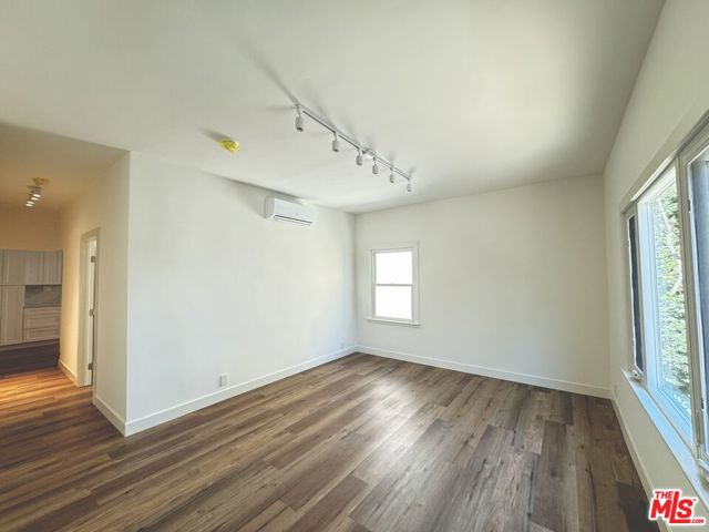 151 N Swall Drive, Beverly Hills CA: https://media.crmls.org/mediaz/c709b8bb-6d0e-4396-82d8-33f73f1512a2.jpg