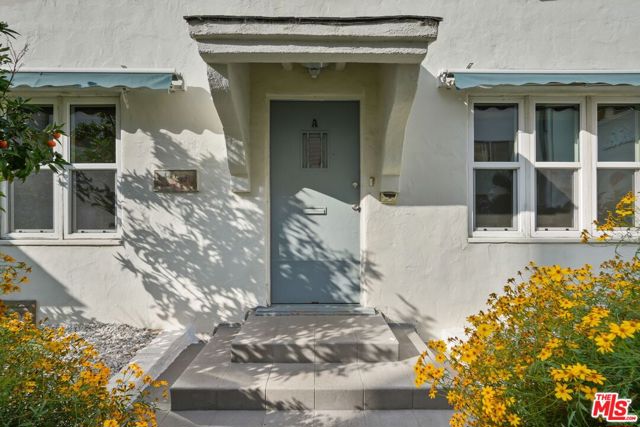 1027 12th Street, Santa Monica CA: https://media.crmls.org/mediaz/c70a68c0-aa27-499b-af5d-7d1f7908e201.jpg