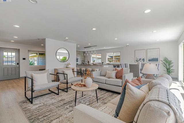 5324 Selma Ave, Fremont CA: https://media.crmls.org/mediaz/c70a7d44-005c-4a5f-a88d-a208dd58ab70.jpg