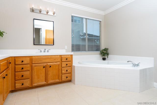 1971 Pizarro Lane, Escondido CA: https://media.crmls.org/mediaz/c70a9228-f7e2-44fe-9965-14f0bcc725ed.jpg
