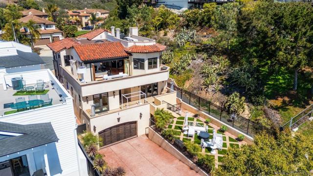 1045 Van Nuys St., San Diego CA: https://media.crmls.org/mediaz/c70b4dd7-fd41-45a7-a6ee-c07a31471a58.jpg