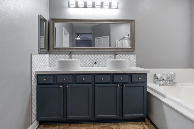 564 Millwood Drive, Patterson CA: https://media.crmls.org/mediaz/c70b5191-641e-4c6b-a03f-c0556d0dd649.jpg