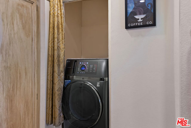 221 McAfee Court, Thousand Oaks CA: https://media.crmls.org/mediaz/c70ba13a-fc65-4355-b95f-9fe7661544d6.jpg
