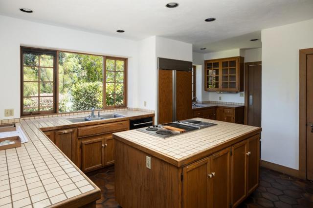 13888 Fremont Pines Lane, Los Altos Hills CA: https://media.crmls.org/mediaz/c70c1617-4940-46cd-8e94-1bbe9251675e.jpg
