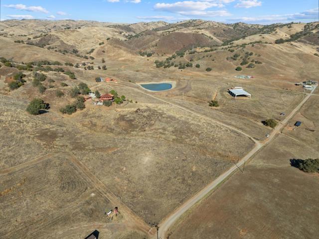 20101 Panoche Road, Paicines CA: https://media.crmls.org/mediaz/c70c8e7a-fc85-48bf-a62a-ca55723b03bd.jpg