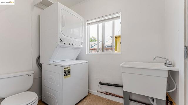 528 LA PRENDA DRIVE, Oakland CA: https://media.crmls.org/mediaz/c70ceba2-526f-46f5-b853-ef73cda43fd5.jpg