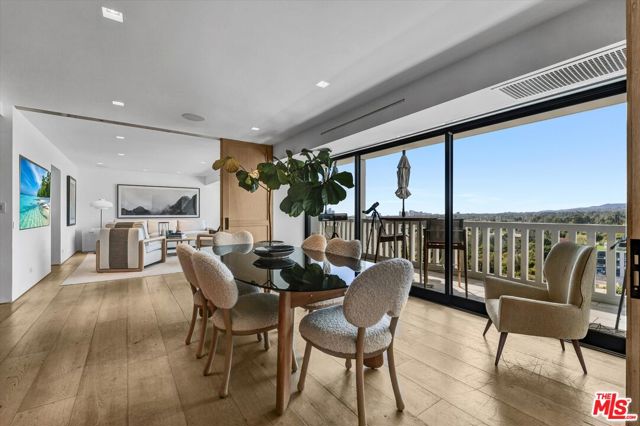 999 N Doheny Drive, West Hollywood CA: https://media.crmls.org/mediaz/c70cfa57-379f-4c02-96be-b1677da31d8c.jpg