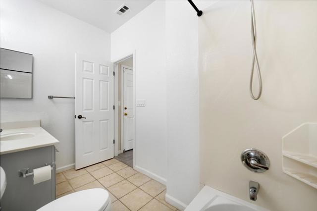 16341 Adobe Way, Lathrop CA: https://media.crmls.org/mediaz/c70d0a0f-49fb-4695-b365-af0419671937.jpg