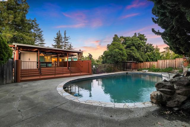 17561 Vineyard Rd, Castro Valley CA: https://media.crmls.org/mediaz/c70d6199-6707-4ac9-9ea4-534b1cba839e.jpg