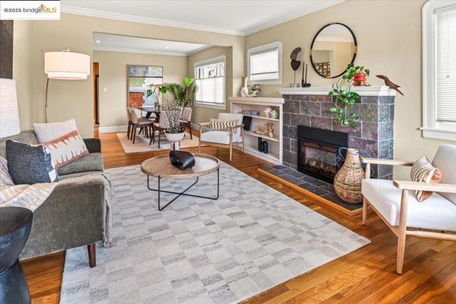 3058 Berlin Way, Oakland CA: https://media.crmls.org/mediaz/c70e0a88-f623-4bc9-a3c1-e262b9a4577f.jpg