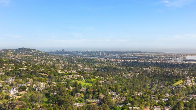 3920 Lakemead Way, Redwood City CA: https://media.crmls.org/mediaz/c70e8bdb-74b1-4268-b65d-f64b7d7b39d1.jpg
