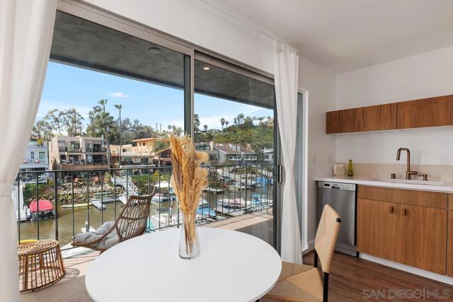 Image 10 of 52 For 4627 Park Dr