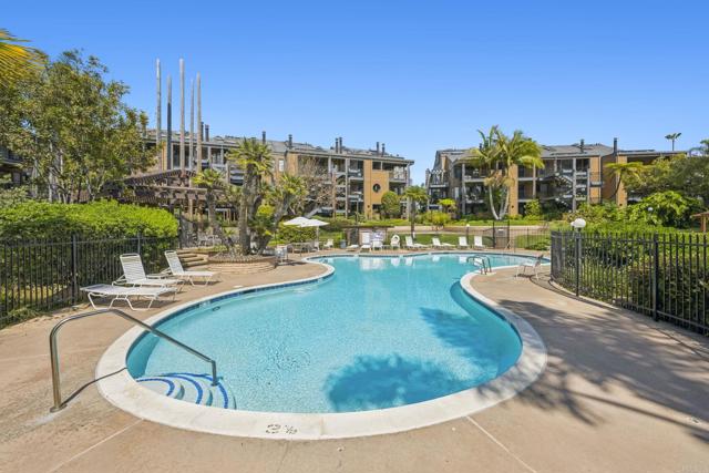 4006 Layang Layang Circle, Carlsbad CA: https://media.crmls.org/mediaz/c70e9f0e-f2d5-4be9-8650-248f15b8e270.jpg