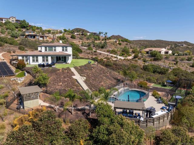 14546 Highcrest Ct, Poway CA: https://media.crmls.org/mediaz/c70eebed-1207-40c5-83aa-2b223b632b25.jpg
